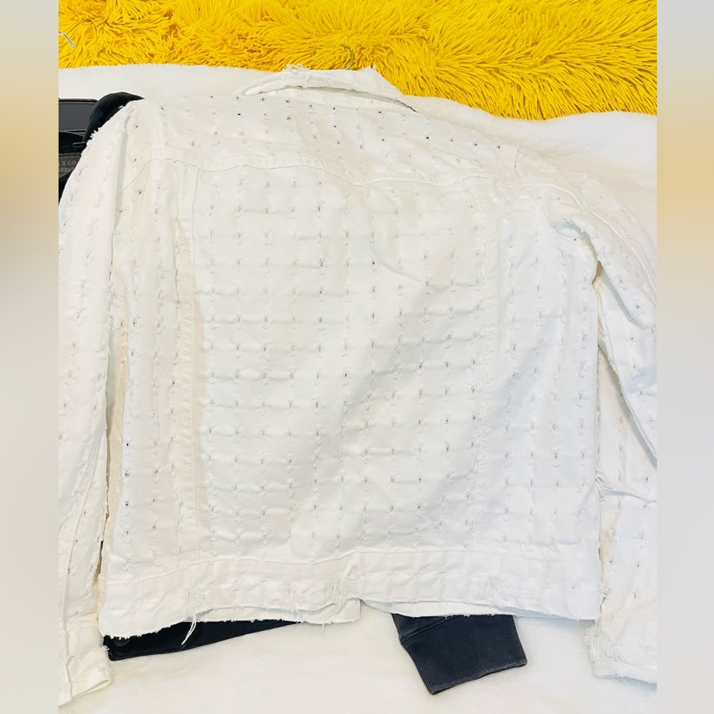 Blank NYC Distressed White Textured Jean Jacket size XS - Picture 5 of 10